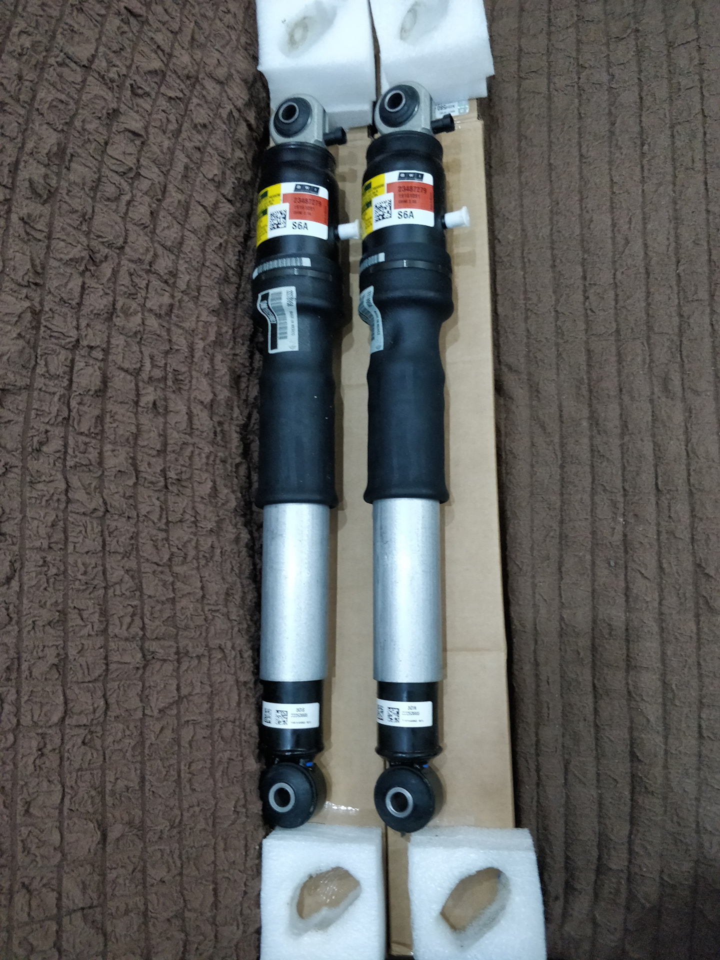 амортизаторы кадиллак эскалейд. амортизаторы тахо. 22745513 general motors амортизатор strut. задние амортизаторы tahoe 900. задние амортизаторы шевроле тахо пневмо.