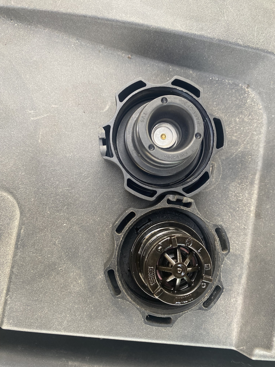 Замена пробки расширительного бачка — Opel Insignia (1G), 2 л, 2008 ...