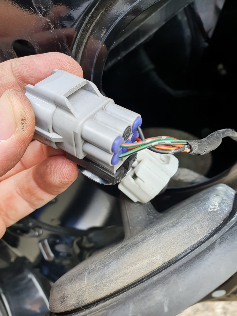 Как подключить подогрев зеркал? — Mitsubishi Galant (9G), 2,4 л, 2007 ...