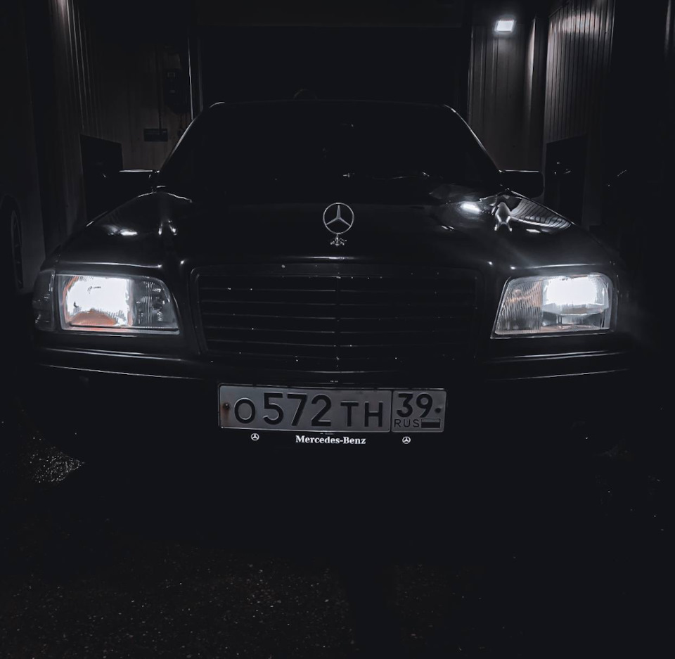 Клуб 202. Mercedes benz наклейка. 202 клуб. 202 клуб. 202 клуб.