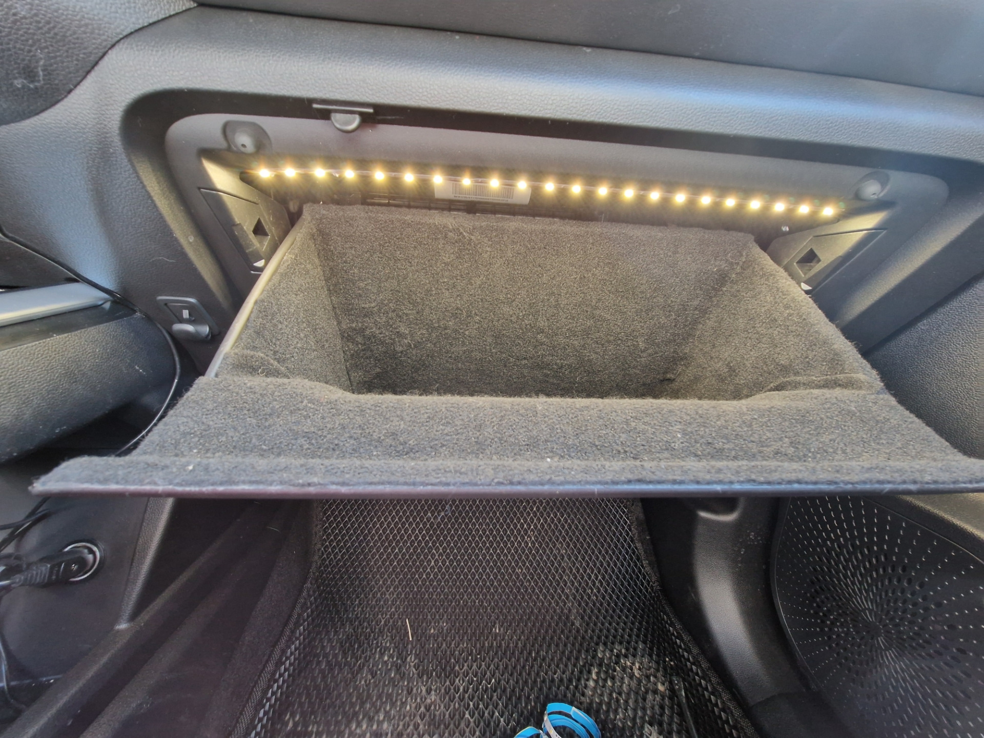 Свет в бардачке — Haval Jolion, 1,5 л, 2023 года | тюнинг | DRIVE2