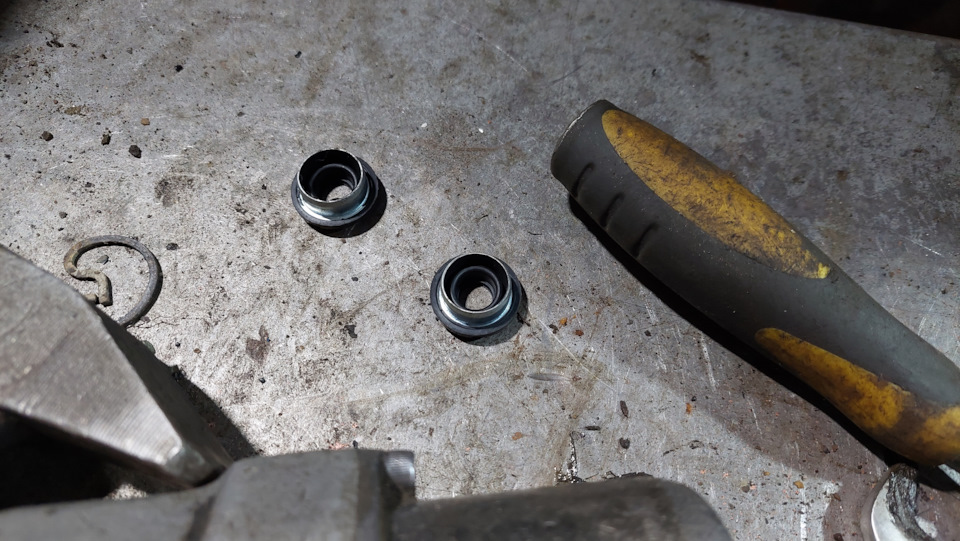 Замена помпы, опоры двигателя, трубки масляного охлаждения поддона ...