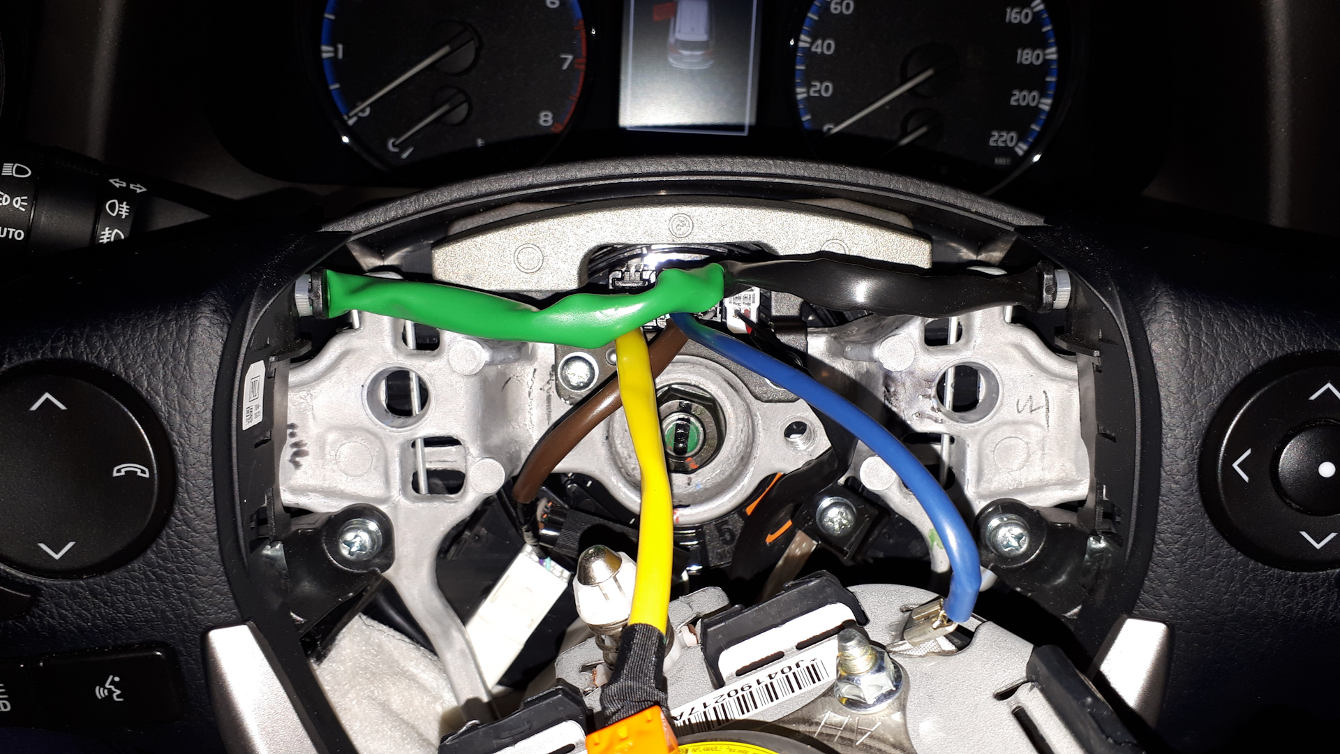 тойота рав 4 2010 год подрулевое кольцо. снять руль рав 4. снять руль рав 4. провод звукового сигнала toyota. руль тойота рав 4 2014.