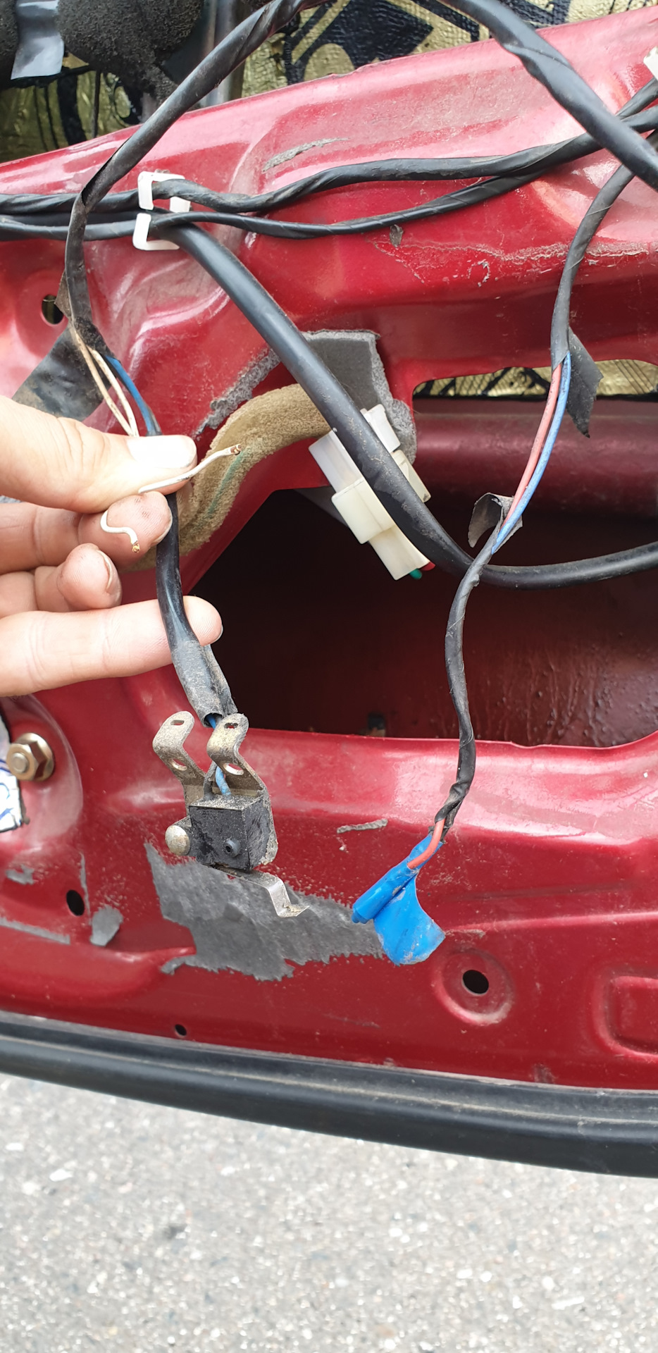 Для чего проводка в двери? — Ford Probe II, 2,5 л, 1995 года ...