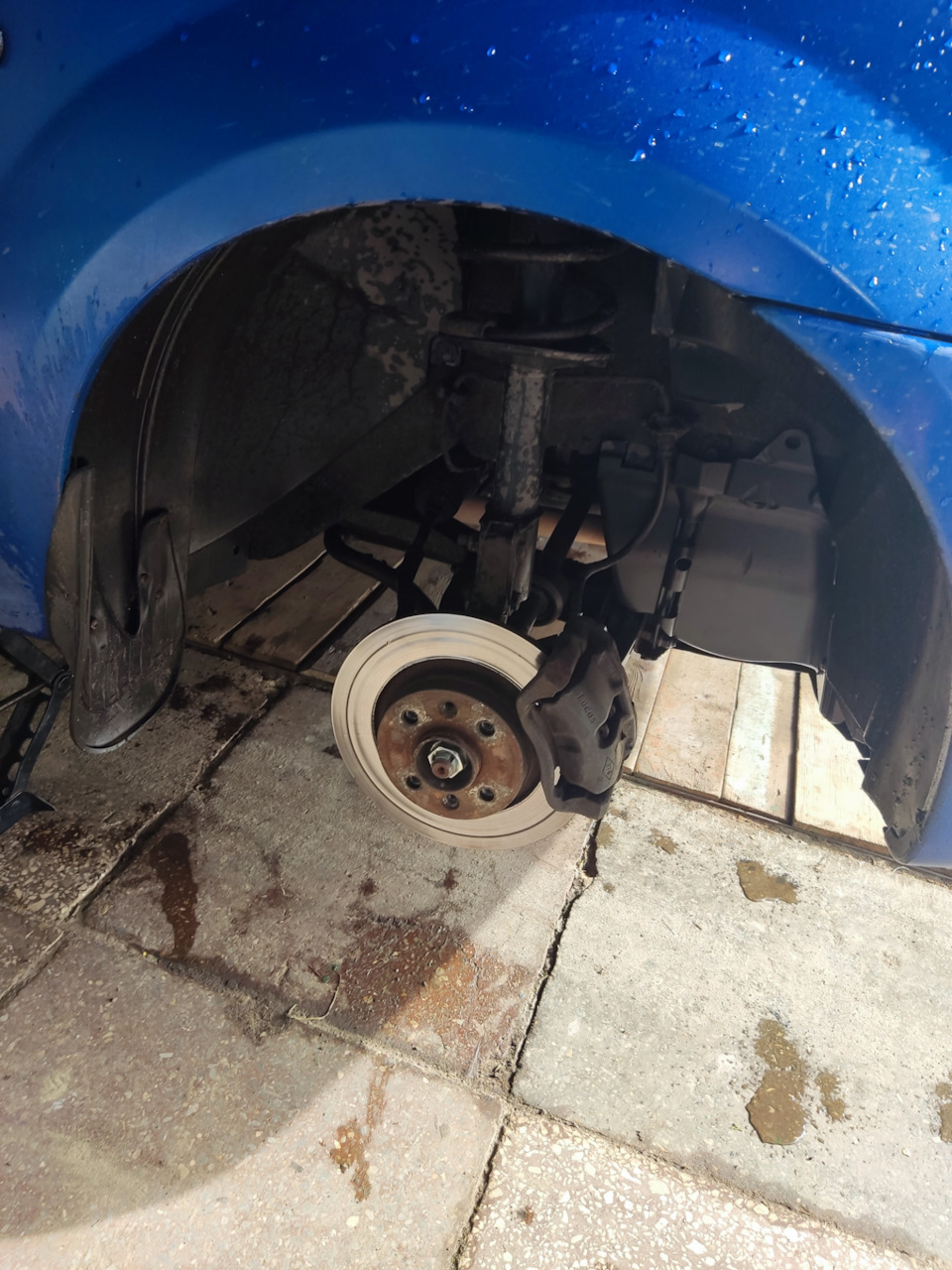 Замена поворотного кулака и шаровой опоры — Renault Logan (1G), 1,6 л ...