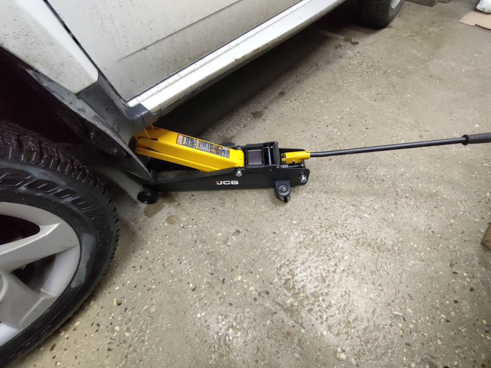 Новый подкатной домкрат для Дастера и переобувка на зиму. — Renault ...