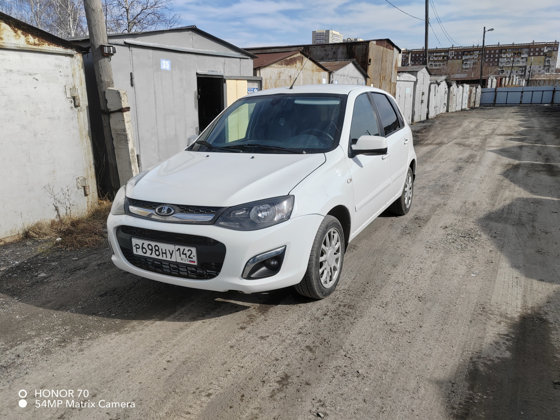 Переобул на лето. Рамка номерная задняя силиконовая белая — Lada Калина ...