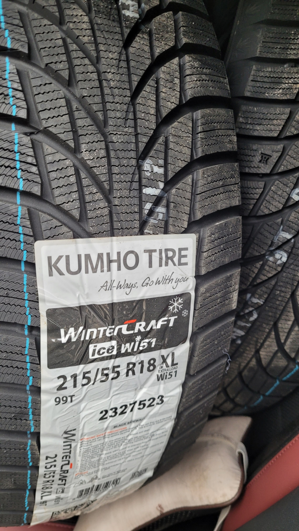 kumho wi51 215/55r18 — Geely Coolray (1G), 1,5 л, 2023 года | шины | DRIVE2