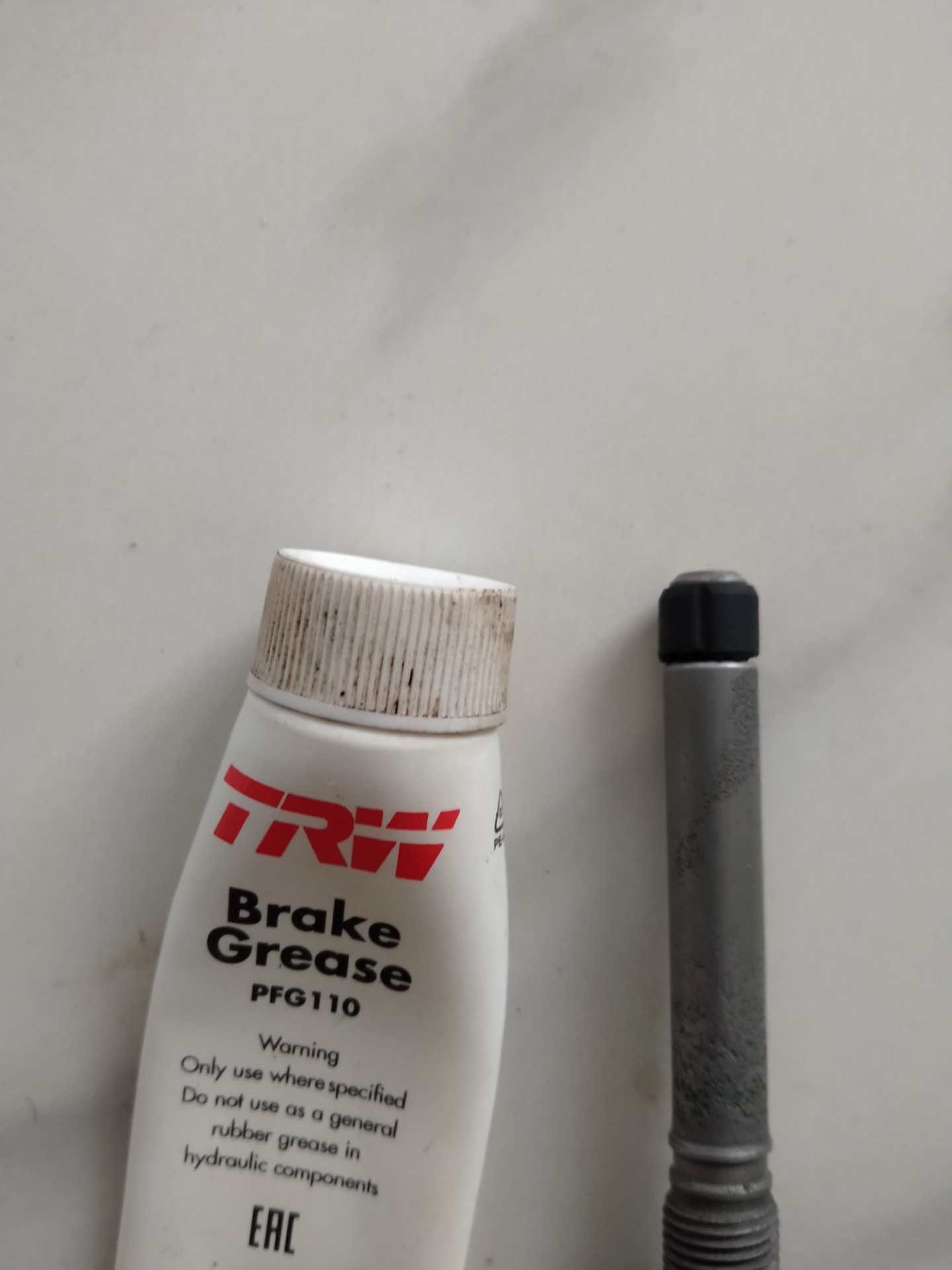 Резиновые втулки направляющих задних суппортов — Mitsubishi Pajero (4G ...