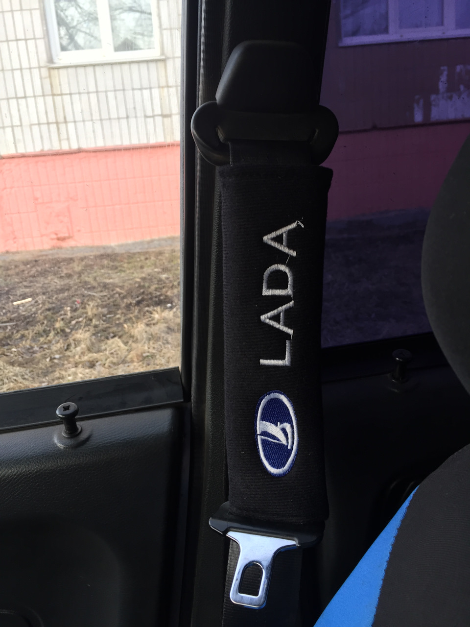 накладки на ремень безопасности и косяк от озон — Lada 2114, 1,5 л ...