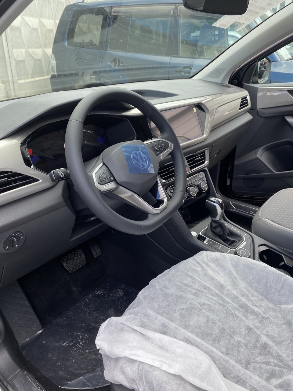 Статусы товаров в летуаль. Фольксваген тигуан комплектация респект 2022. Статус в комплектации. Фольксваген polo 2022 года панель. Sku идентификатор товара.