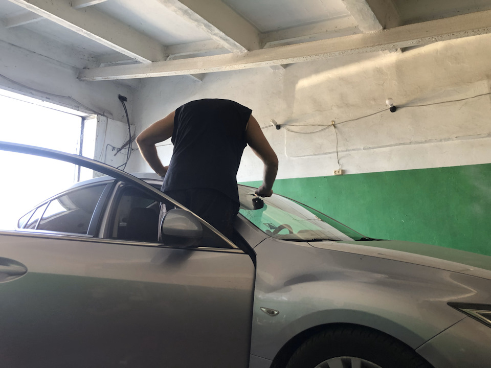 Ремонт трещины на лобовом стекле — Mazda 6 (2G) GH, 2 л, 2008 года ...