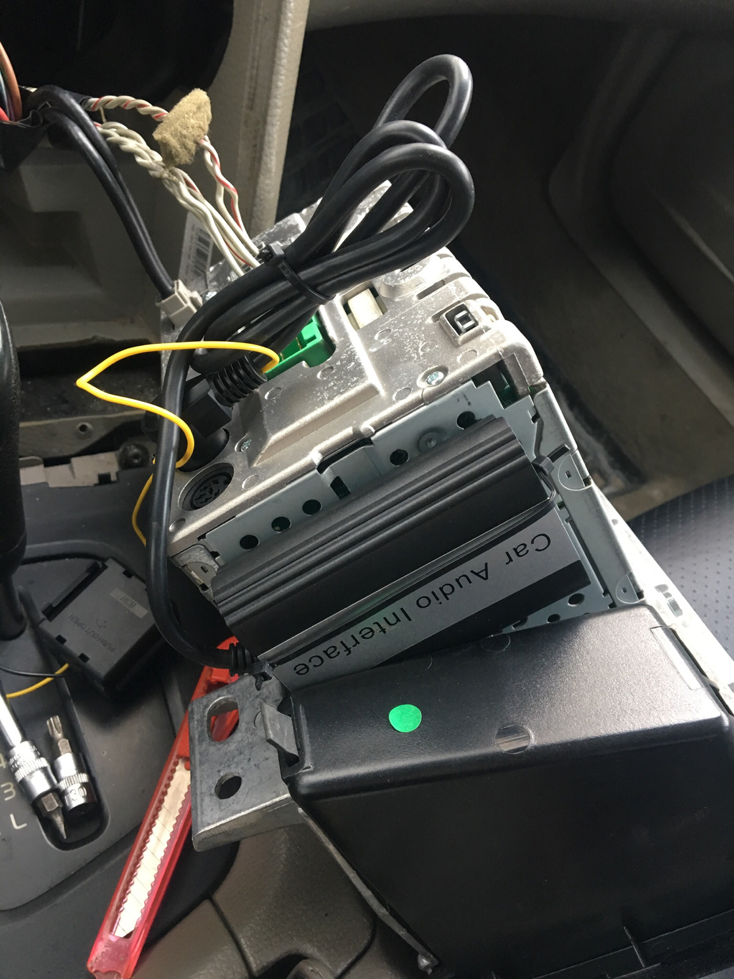 Volvo s60 аукс. Блютуз модуль vhm 314 в автомагнитолу. Установка bluetooth. Блютуз модуль для магнитолы кенвуд. Модуль блютуз для автомагнитолы пионер.