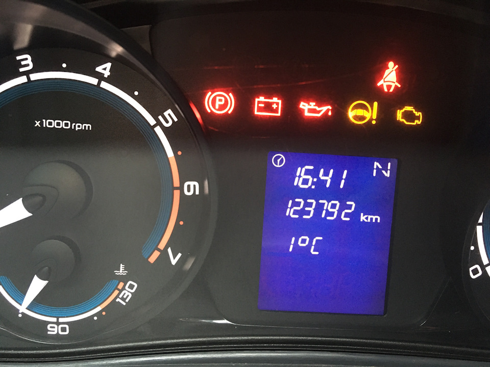 Замена моторедуктора задней пассажирской двери — Lada Приора хэтчбек, 1 ...