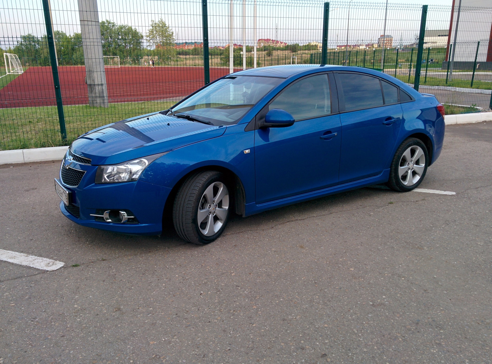 Синий 27. Chevrolet Cruze 2011 синий. Шевроле Круз 2011 синий металлик. Chevrolet Cruze 2012 синий металлик. Шевроле Круз седан синий.