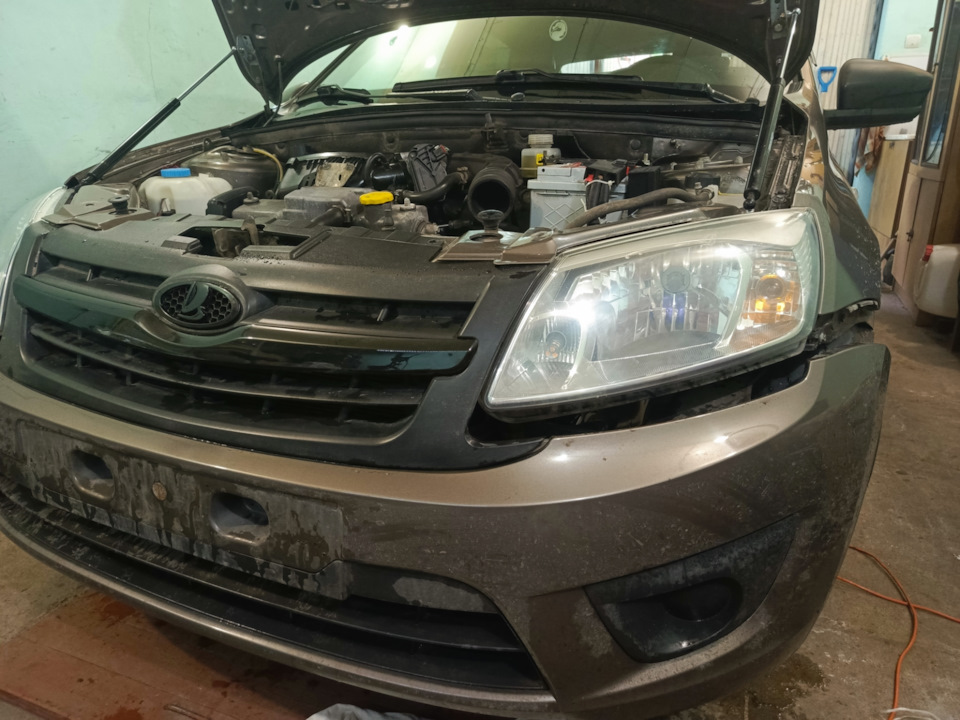 Приснял бампер — Lada Granta liftback (1G)