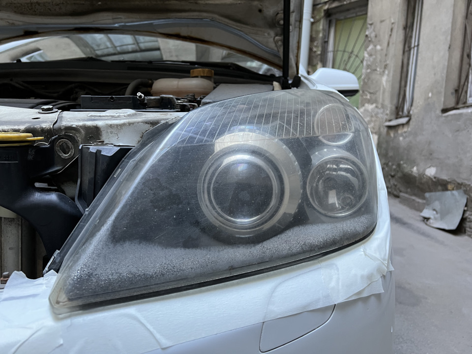 И начала потеть после того как я поставил заглушку от грязи. Грязи все равно уже внутри много, поэтому снял, чтобы не потела — Opel Astra H GTC