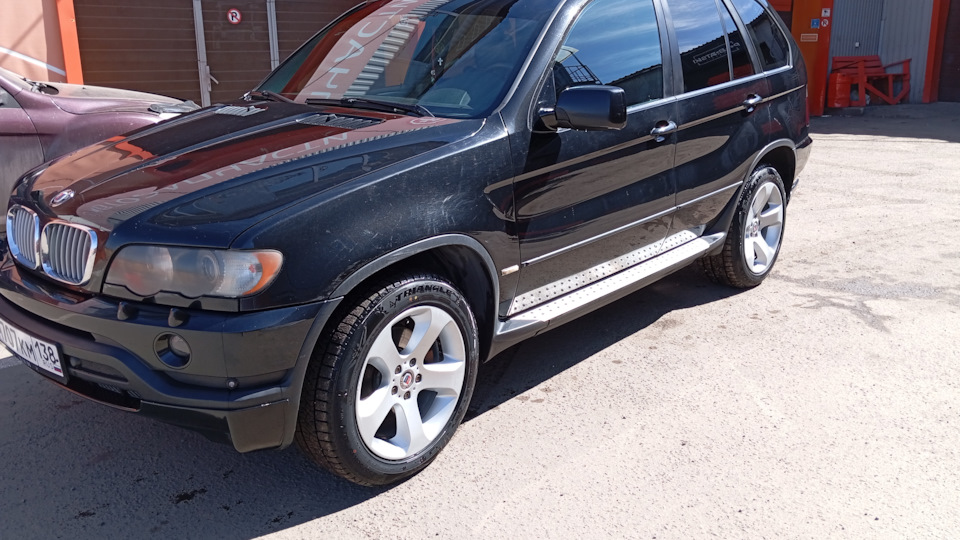 BMW X5 4.4Черный.