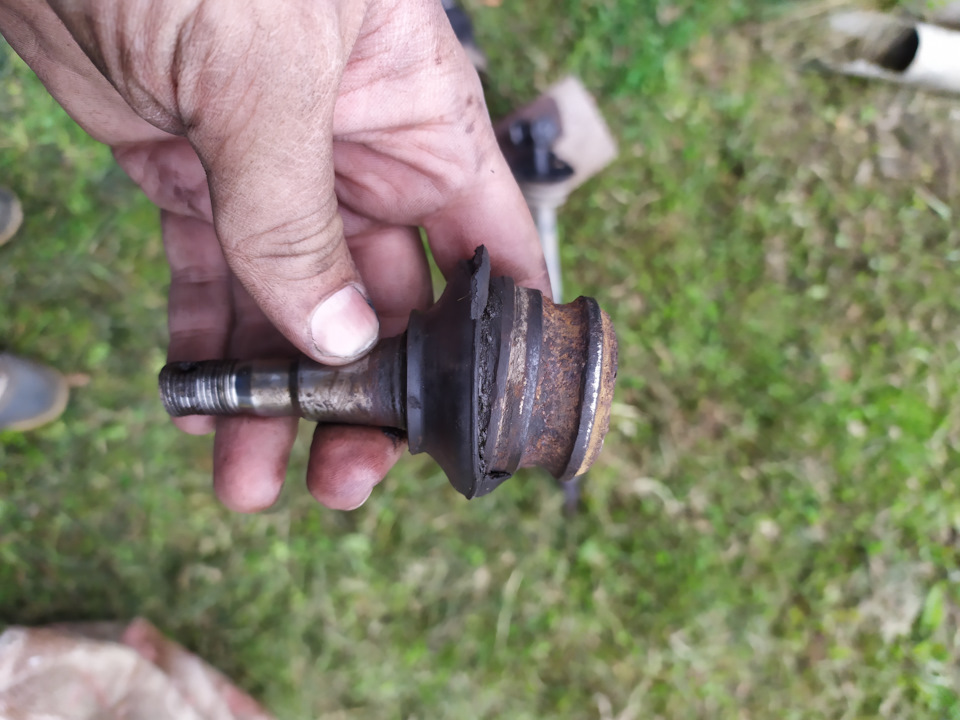 Замена переднего привода и шаровой опоры. — Subaru Forester (SG), 2,5 л ...