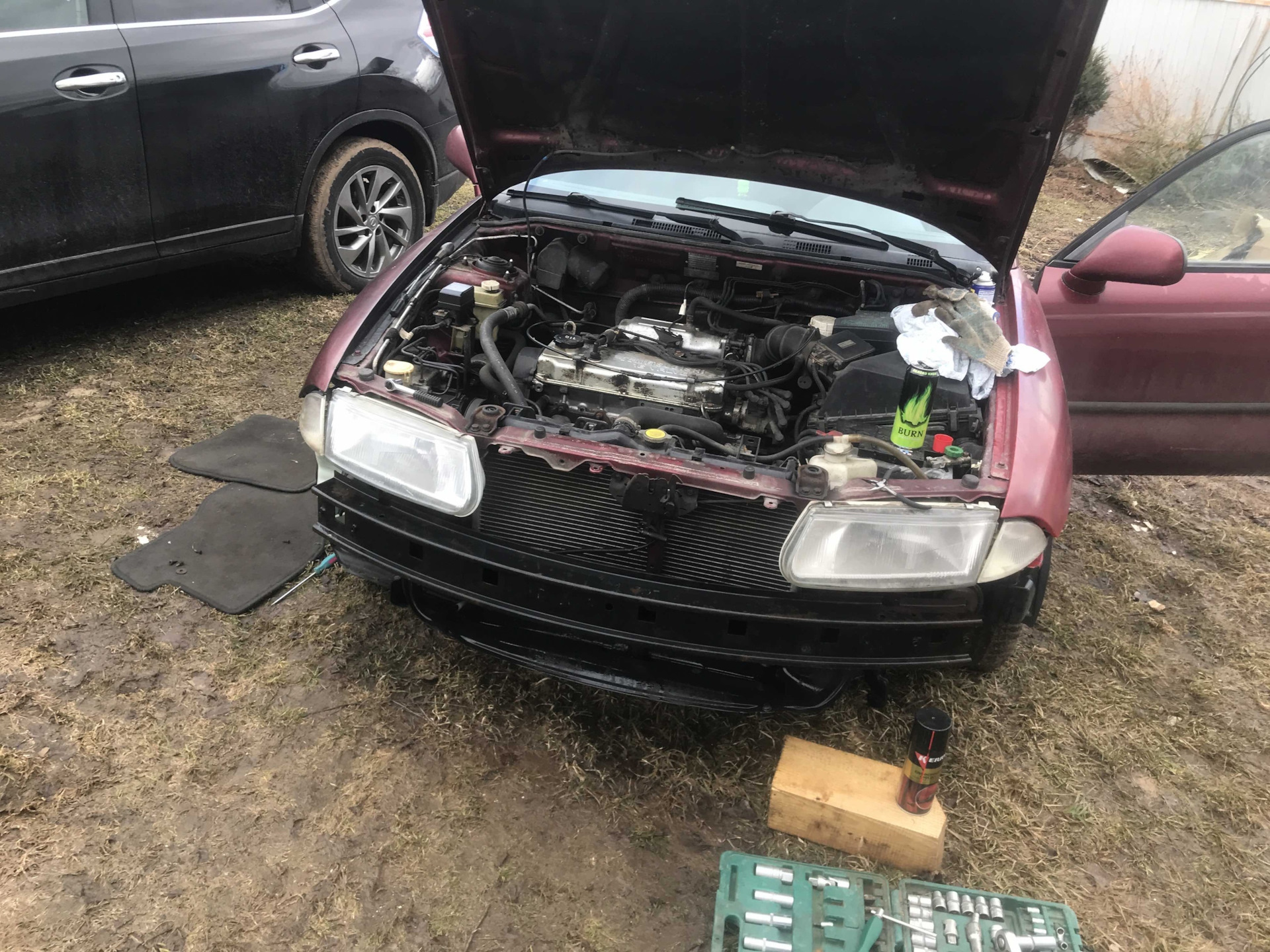 Трещина в переднем бампере — Mitsubishi Carisma, 1,8 л, 1996 года ...