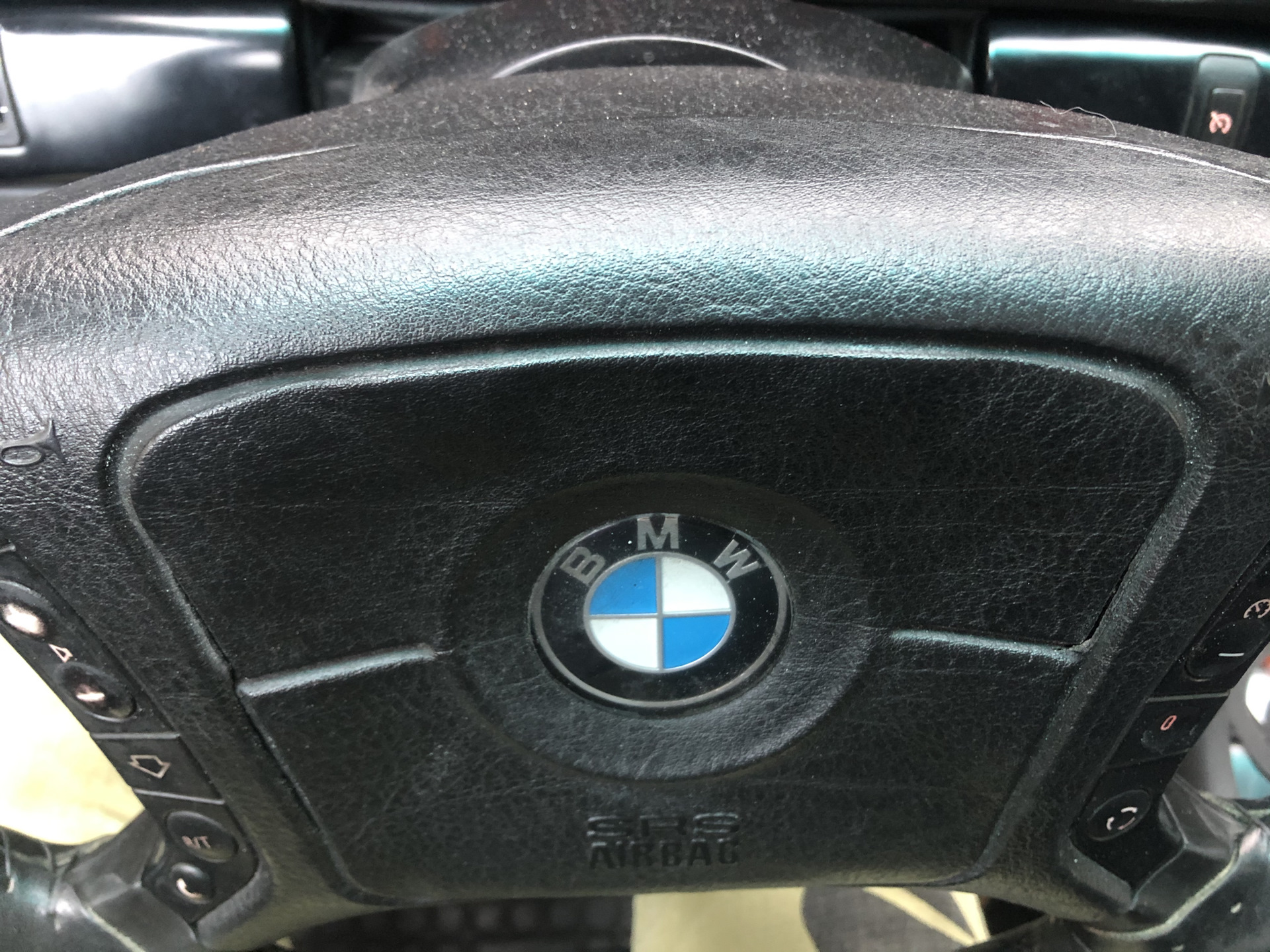 Замена накладки руля - BMW 3 series (E90), 2 л, 2009 года тюнинг DRIVE2