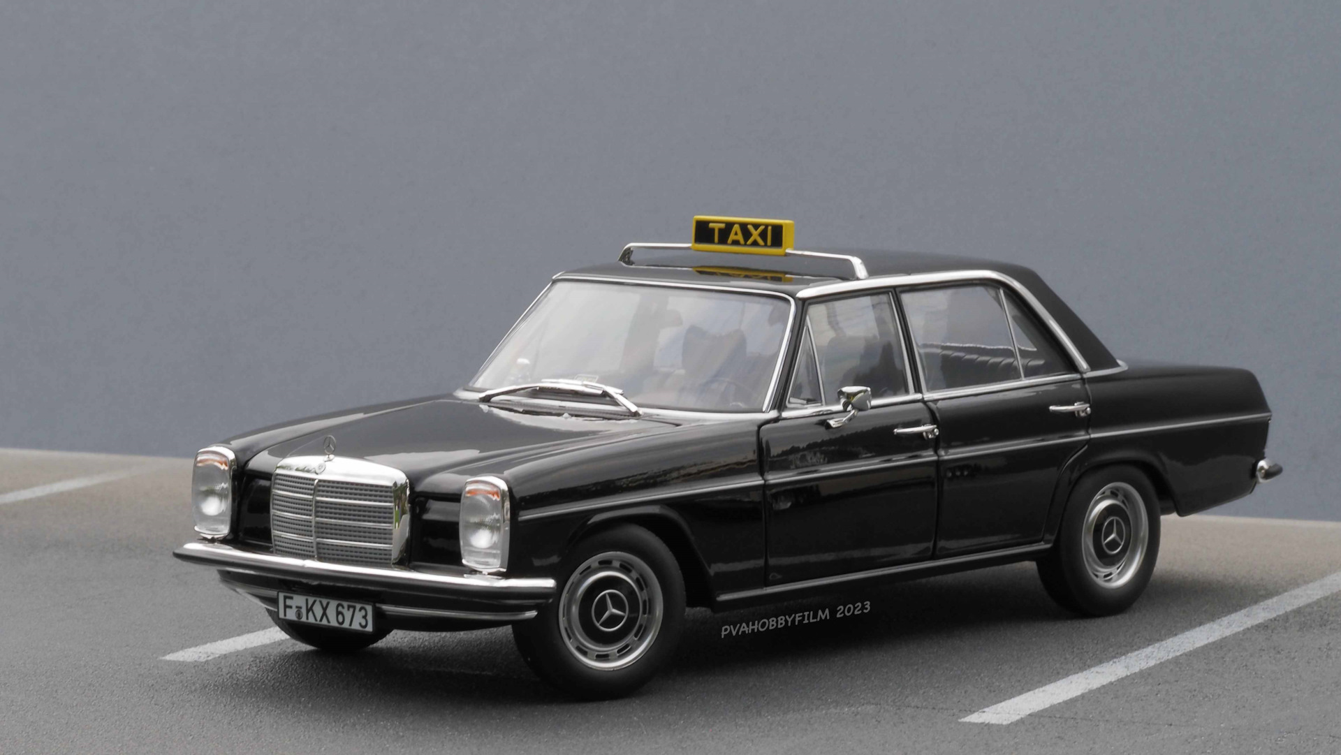 Mercedes-Benz 200 (W115) Taxi, 1973 (1/18 Norev #183776) — Сообщество  «Масштабные Модели» на DRIVE2