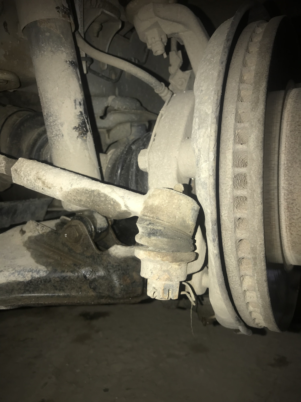 Замена пыльников на рулевых наконечниках — DRIVE2