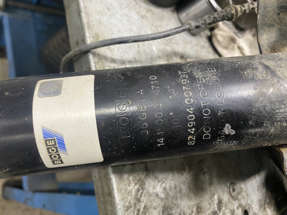 Открутилась передняя стойка с амортизатором на Пежо боксёр 250 ...