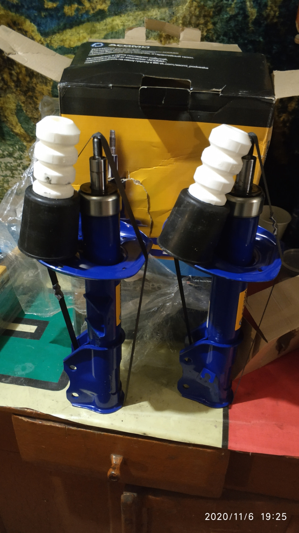 И тут же перед — Lada Vesta SW Cross (1G). Запчасти на фото: 2020116