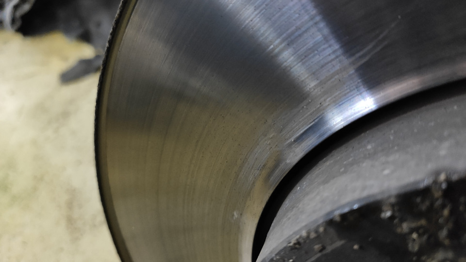 16. Передние тормоза 312 мм. Дребезг топливных трубок — Skoda Octavia ...