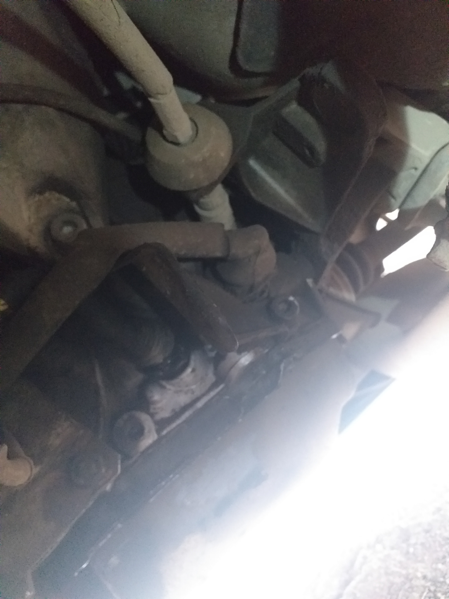 Здравствуйте, ауди 100 с4 2,8 акпп, течь масло из под этого датчика ...