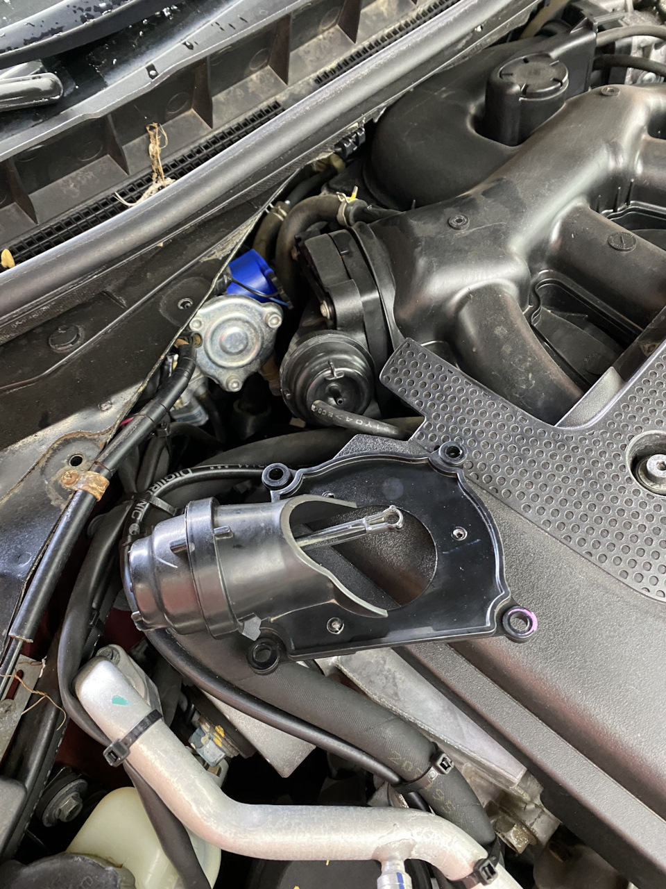 Актуатор заслонки впускного коллектора. Замена — Nissan Teana (J32), 2 ...