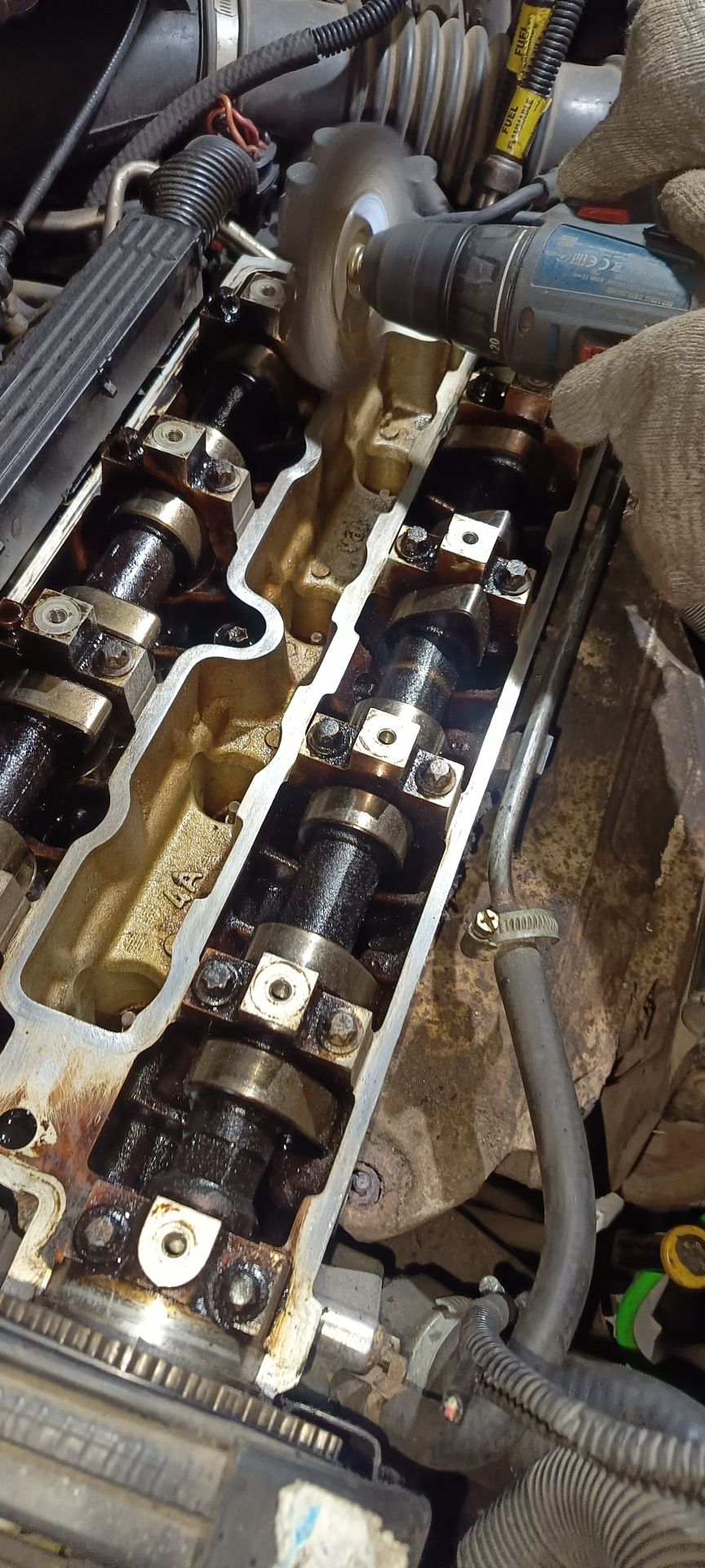 Все снял и зачистил для новой прокладки — Opel Sintra