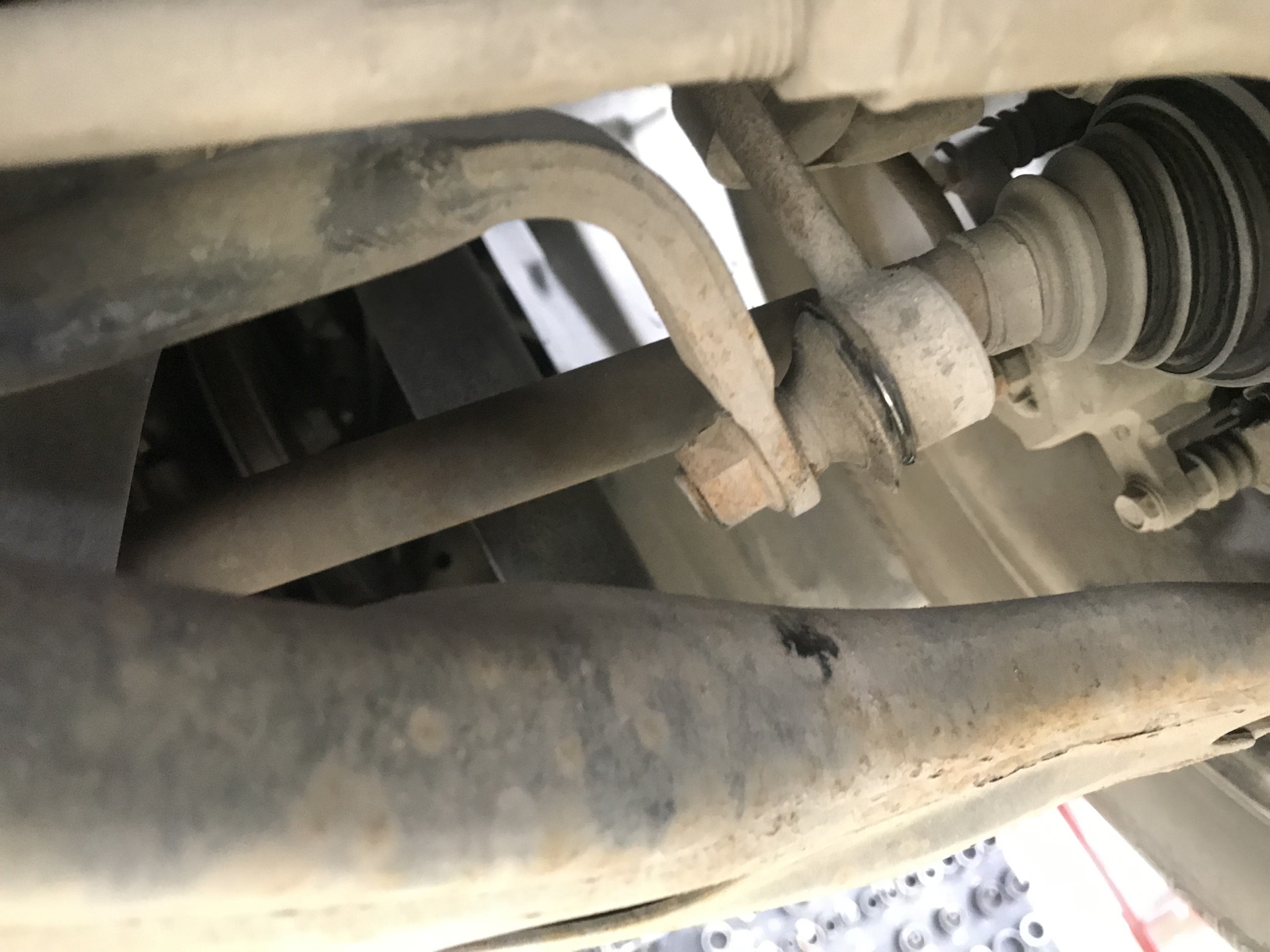 Замена масла и осмотр на подъемнике. — Toyota Prius (20), 1,5 л, 2008 ...