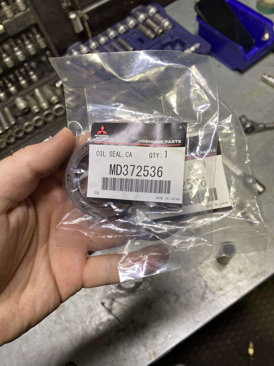Фото в бортжурнале Mitsubishi Outlander XL. Запчасти на фото: MD372536