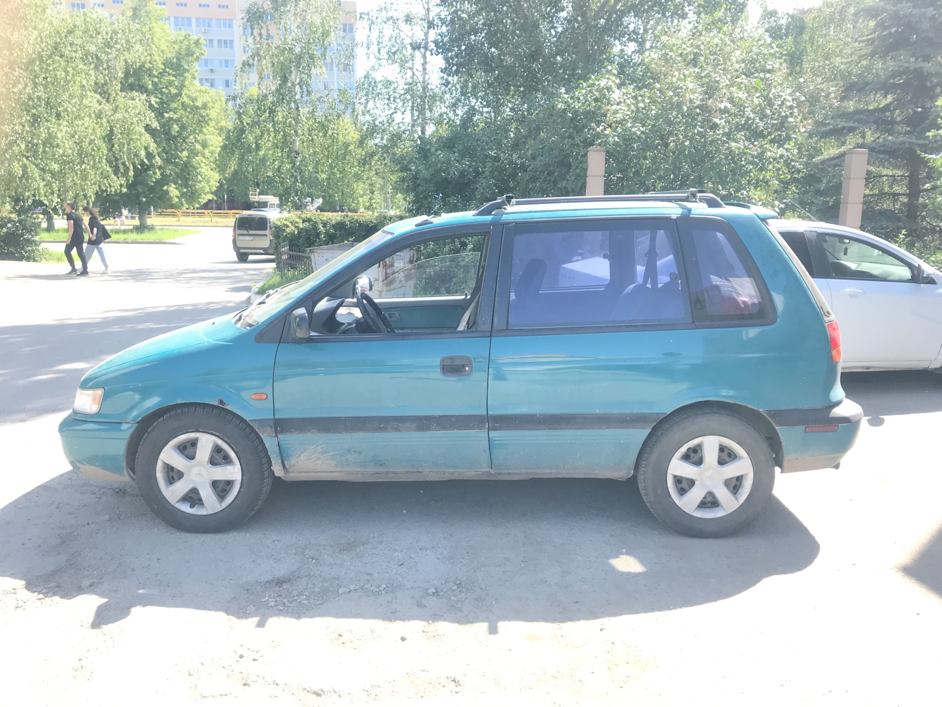 1997 цвет. Mitsubishi Space Runner, 1993. Mitsubishi Space Runner 1.8 at, 1998, 290 000 км. Колеса на Мицубиси Спейс вагон 2.