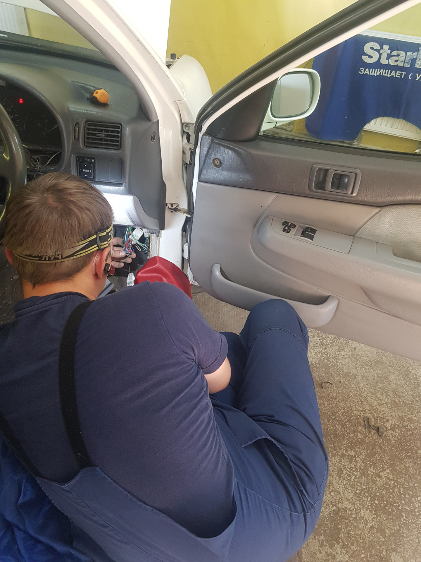 Установка сигнализации с автозапуском старлайн А93 — Toyota Starlet (90 ...