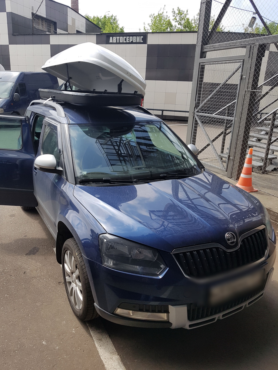 Автобокс Saturn 650 Duo — Skoda Yeti, 1,8 л, 2014 года | аксессуары | DRIVE2