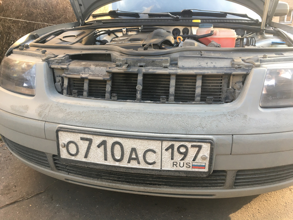 Решетка радиатора без значка VW — Volkswagen Passat B5, 1,8 л, 1998 ...