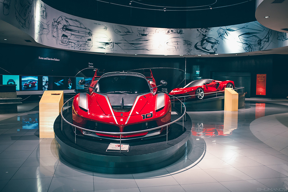 Ferrari world. Феррари парк Абу Даби. Музей Феррари в Дубае.