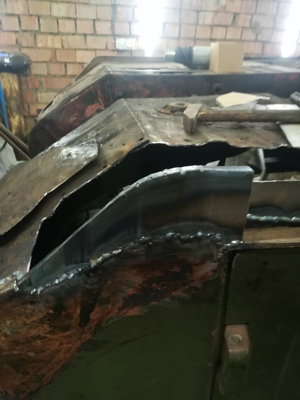 сварка днища автомобиля. кузов газ 69 сварка порога. сварка кузова газ 69. сварка электродом ваз 2107. метал для варки и кузова.