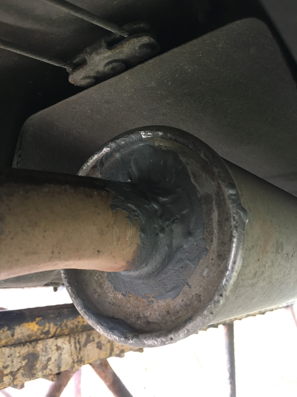 Мелочь, а приятно. Заделал пукающую трещину в глушителе и добавил два ...