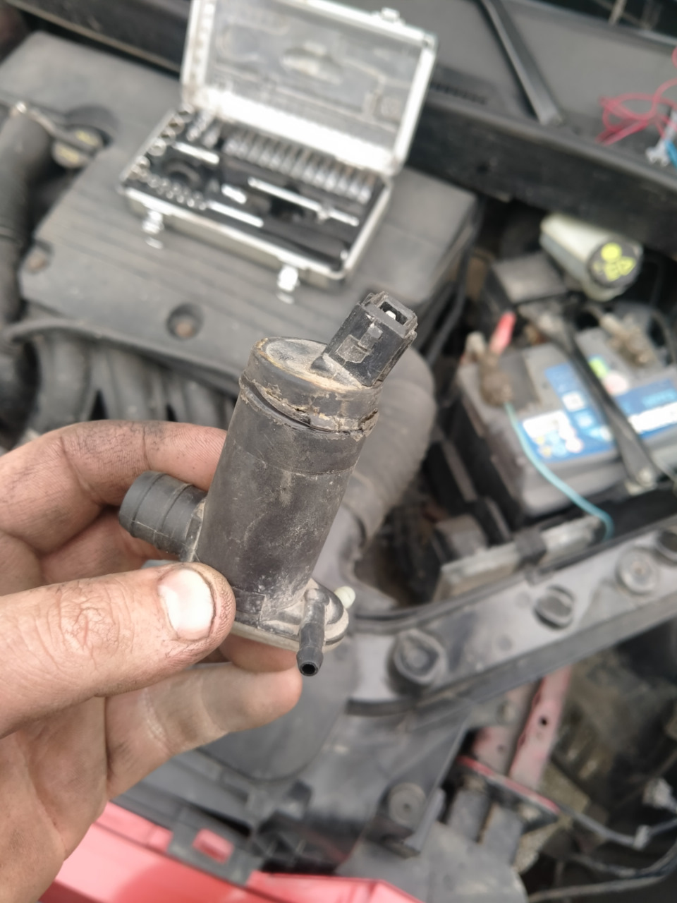 Моторчик бочка омывателя — Ford Fusion, 1,6 л, 2008 года | поломка | DRIVE2