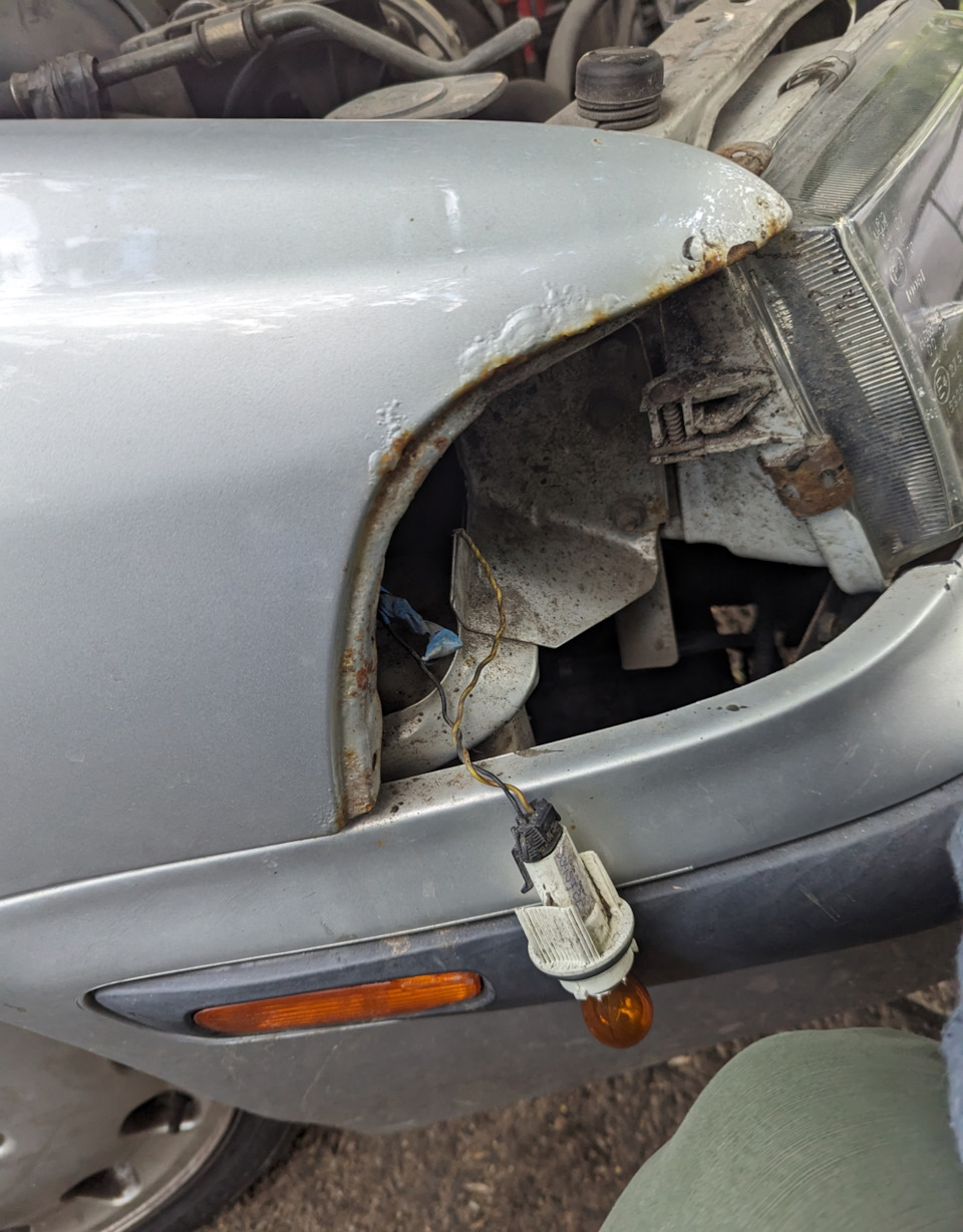 Ремонт поворотников — Volvo V40 (1G), 1,8 л, 1999 года | электроника ...