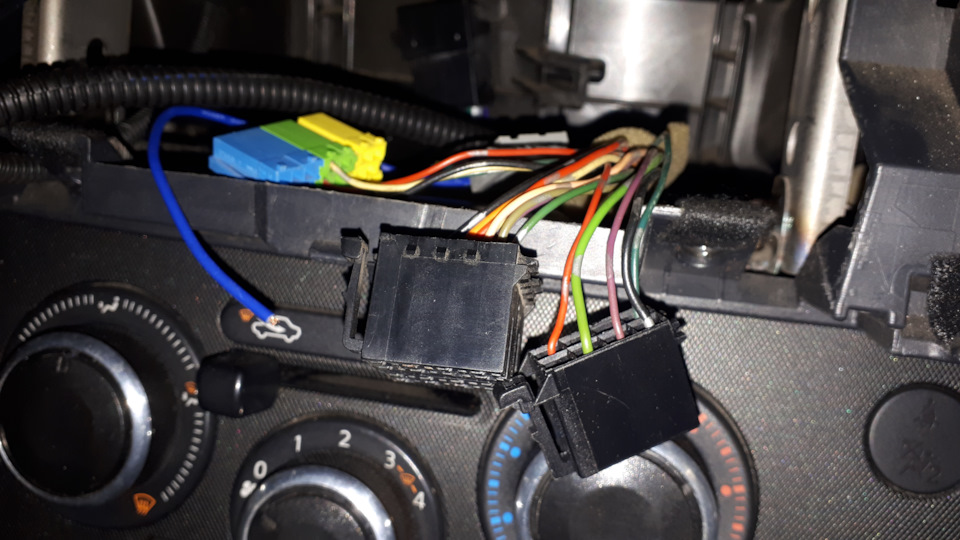 Фото в бортжурнале Nissan Note (1G)