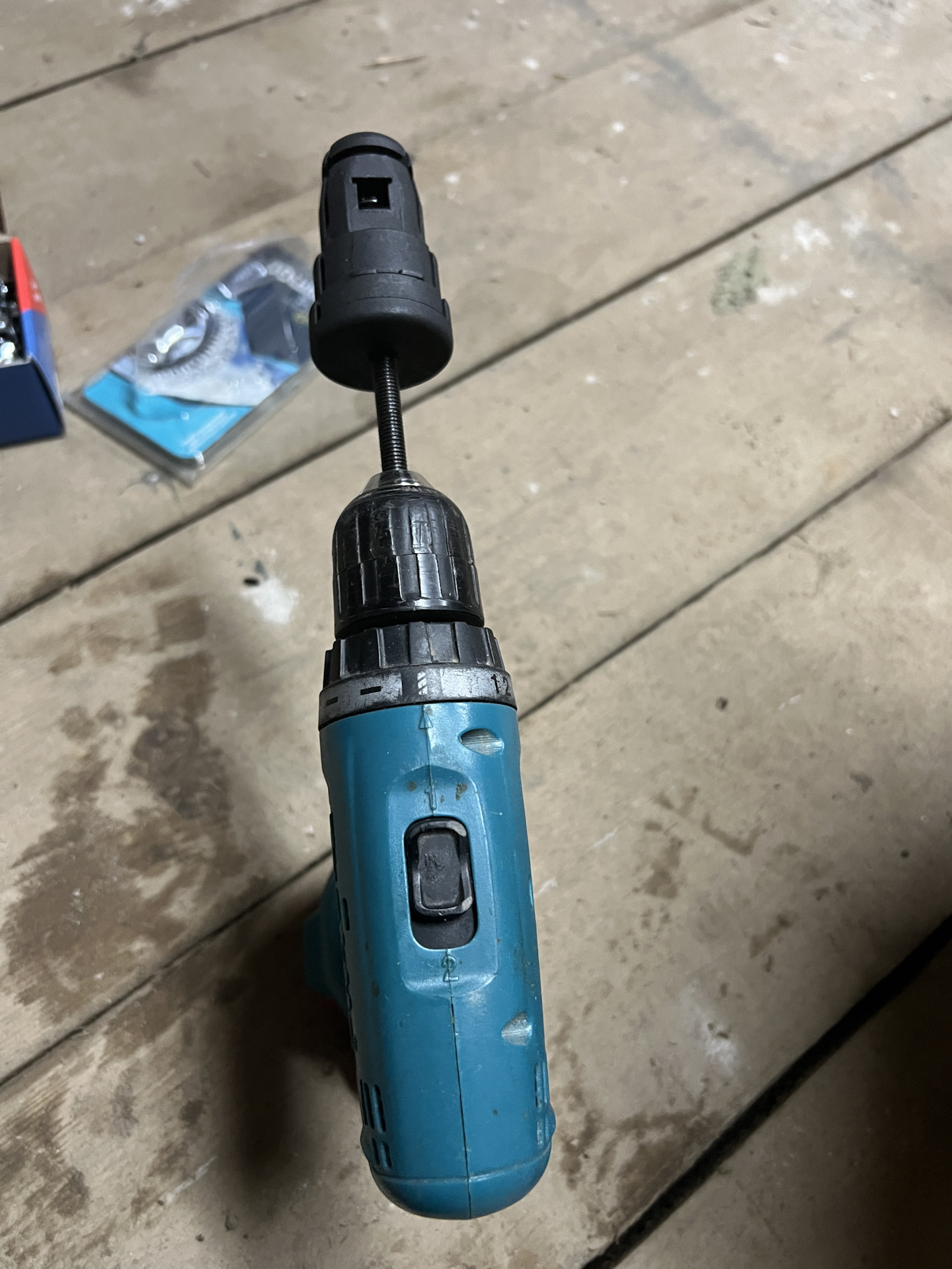 Перешиповка зимних шин с помощью ремонтных шипов и устройства «Дошипун ...