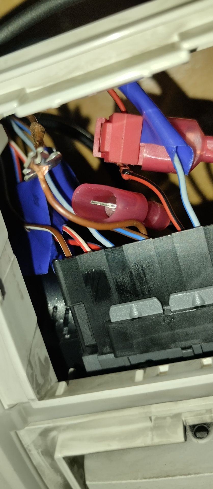 Подключение прикуривателя к плафону освещения Ауди а6 с6 — Audi A6 (C6 ...