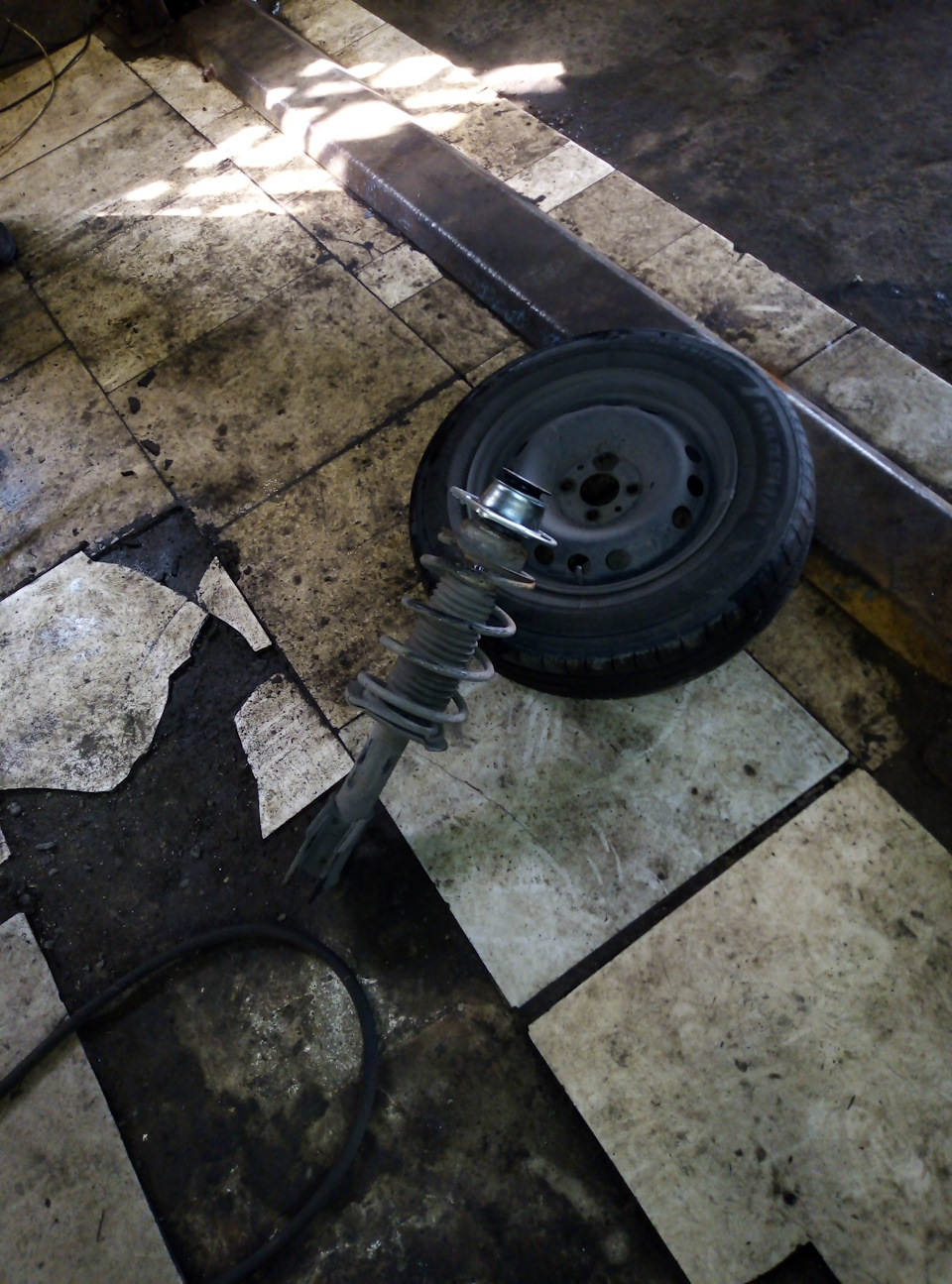 Замена опорников, ремня генератора и паразитных роликов. — FIAT Albea ...