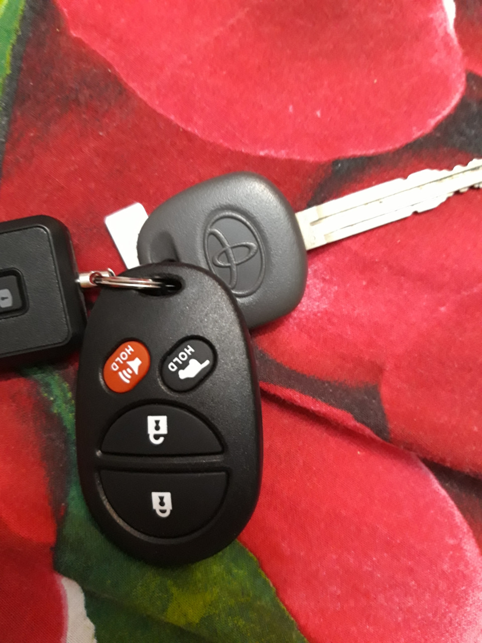 Штатный брелок — Toyota Camry (XV40), 2,4 л, 2008 года | поломка | DRIVE2