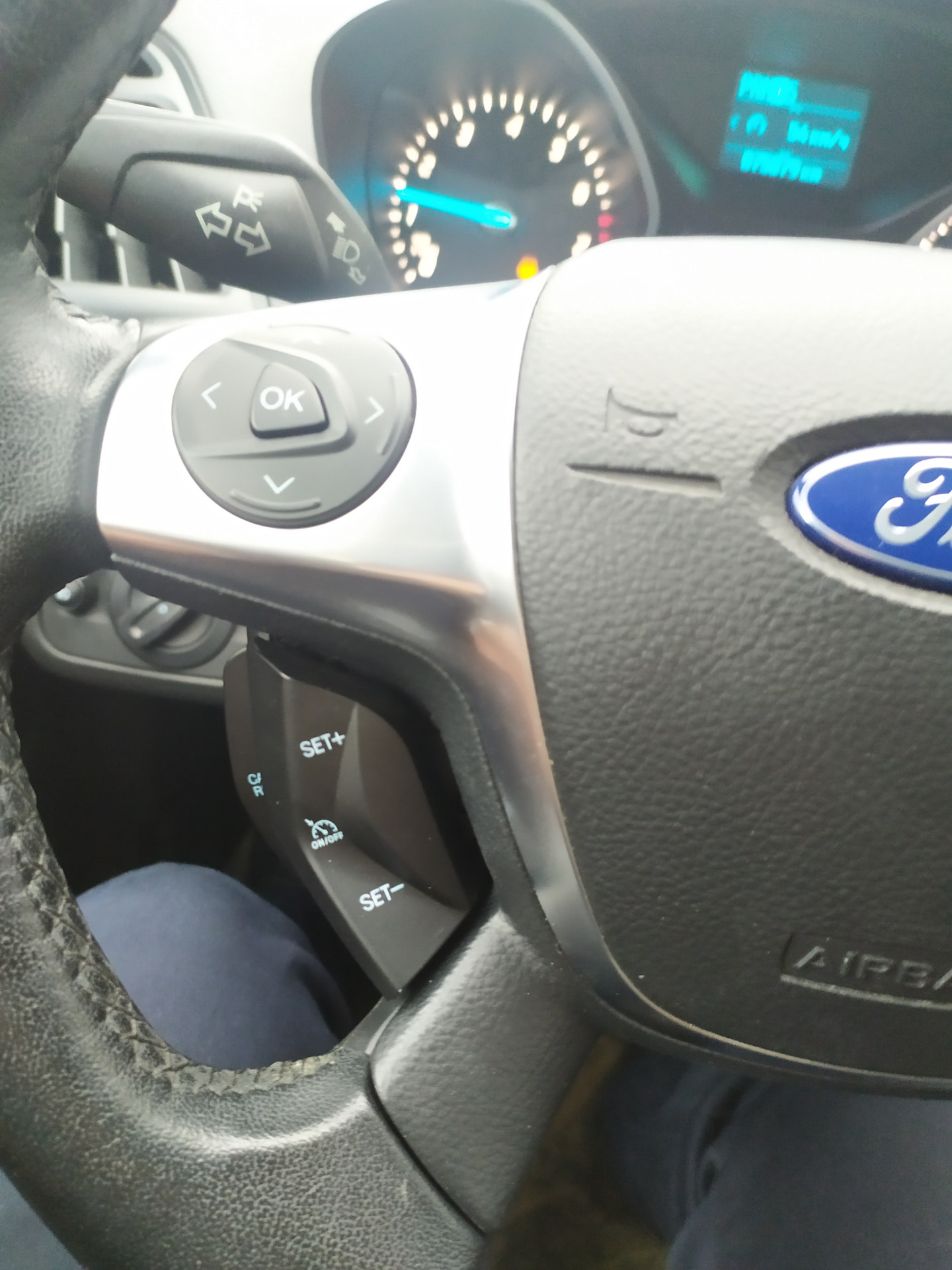 Круиз куга 2. Руль Форд Куга 2. Где находиться кнопка круиз на Форд Куга 2014 показать. Как включить круиз на Форд Транзит 2021 года.